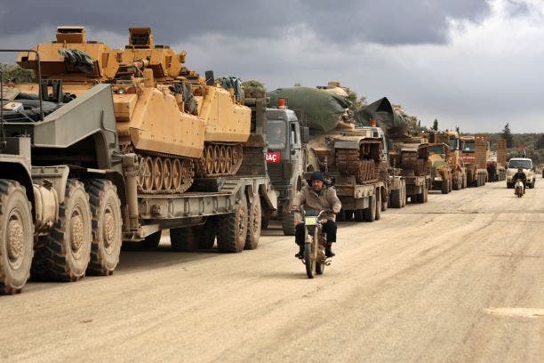آليات عسكرية في طريقها إلى إدلب (أسوشييتد برس)