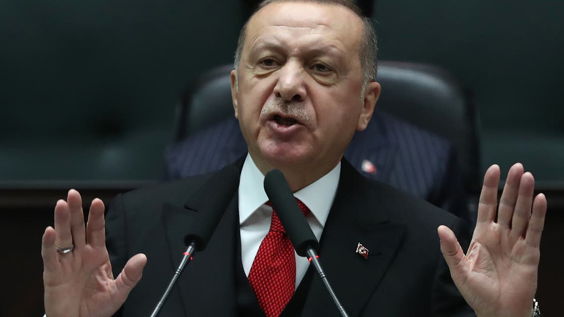 أردوغان خلال لقاء مع أعضاء ونواب حزبه في أنقرة (12 فبراير- فرانس برس)