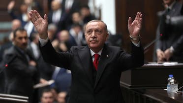 أردوغان خلال لقاء مع أعضاء ونواب حزبه في أنقرة (12 فبراير- فرانس برس)