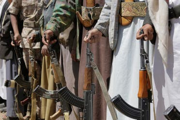 أسلحة يحملونها عناصر من ميليشيا الحوثي في صنعاء