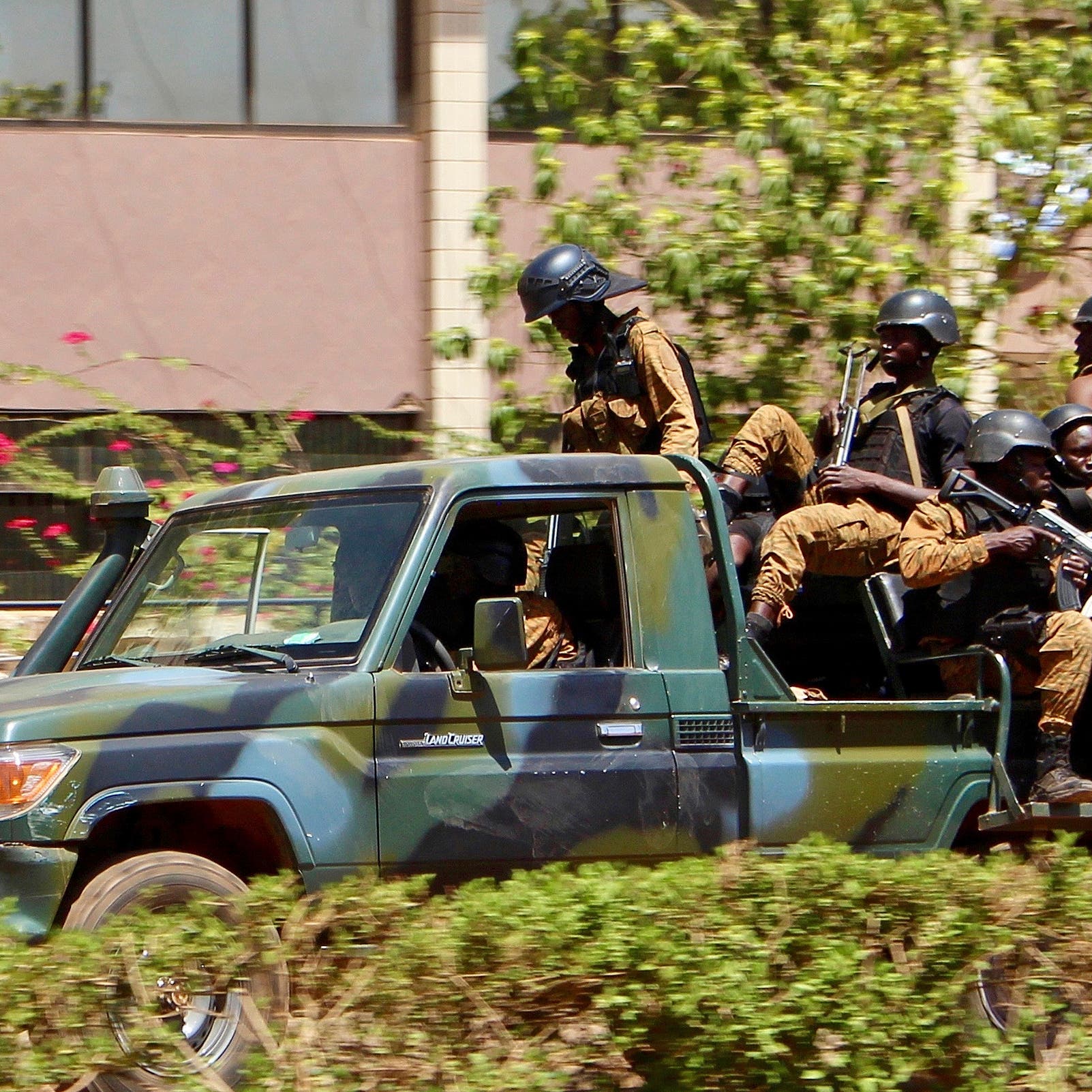اعتقال ضباط.. المجلس العسكري في بوركينا فاسو يحبط انقلاباً