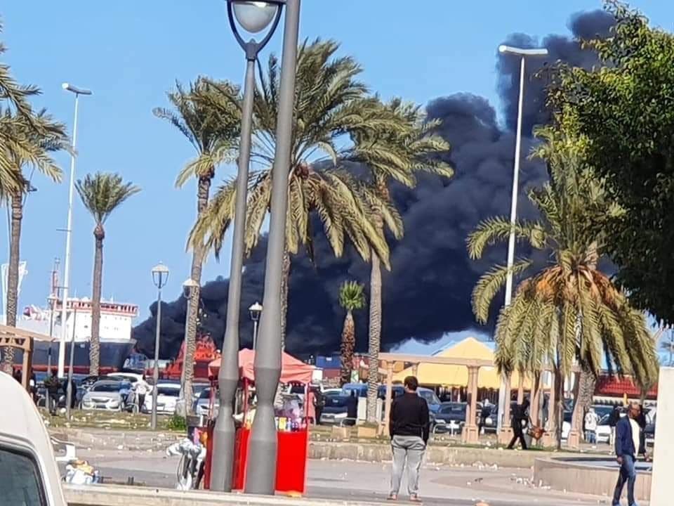 دخان في ميناء طرابلس