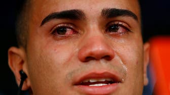 "جوهرة فلامنغو" يذرف الدموع خلال تقديمه بقميص ريال مدريد