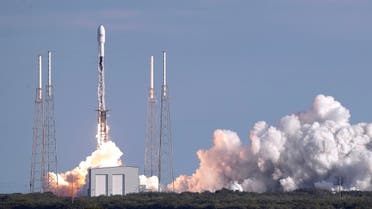 A Falcon 9 SpaceX rocket with a payload of approximately 60 satellites for SpaceX's Starlink broadband network lifts off from Space Launch Complex 40 at the Cape Canaveral Air Force Station in Cape Canaveral, Fla. (File photo: AP)
