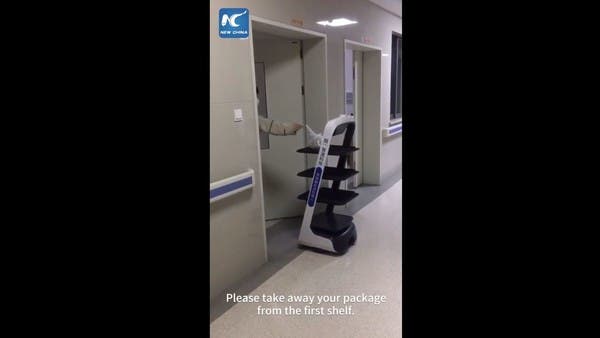 شاهد كيف يستلم مرضى كورونا الطعام في الصين