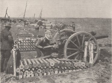 صورة لأحد المدافع البريطانية الصنع أثناء استخدامه من قبل القوات الأسترالية عام 1917