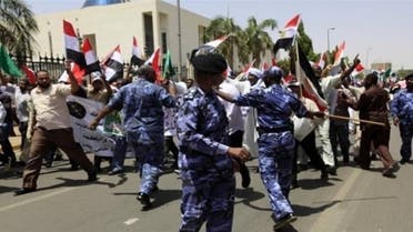 الشرطة تفرق تظاهرة الخرطوم