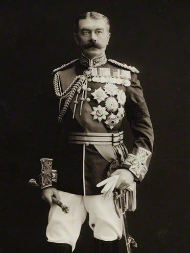 صورة للورد كيتشنر وزير حرب بريطانيا