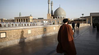  ظل كورونا في إيران.. رجال دين يعارضون وقف التجمعات