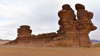 بالصور.. جبل في السعودية صخوره على شكل سفينة