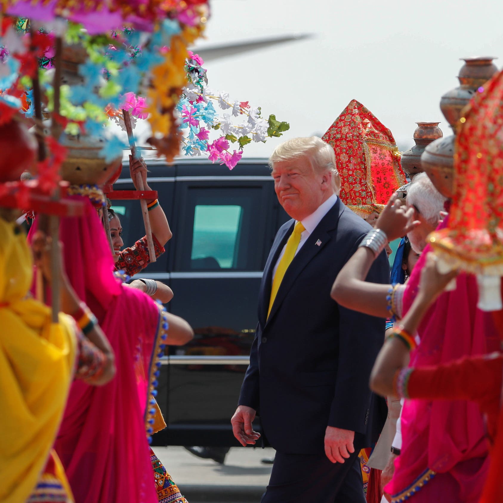 ترمب يصل إلى الهند في زيارة رسمية.. وحشود تخرج للترحيب