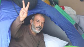 حارس الحراك.. ناشط لبناني يتمسك بخيمته "حماية للثورة"