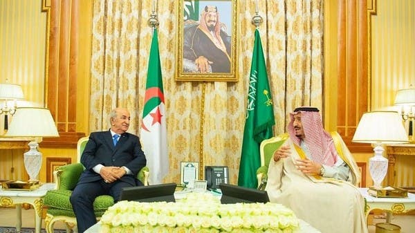 خادم الحرمين يبحث المستجدات الدولية مع رئيس الجزائر