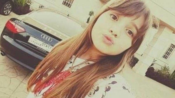 فيديو يفطر القلب..أم فوق قبر طفلتها "نامي يا حرقة قلبي"