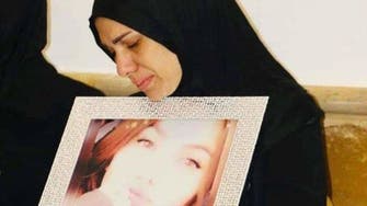 بعد الفيديو الصادم لسيدة فوق قبر ابنتها.. الأم تروي