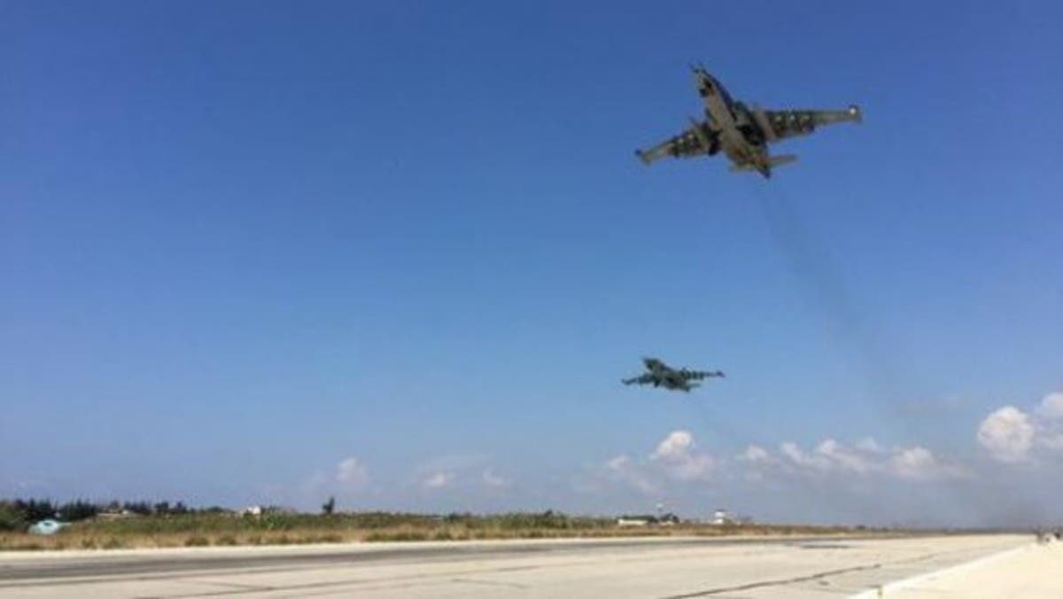 طائرة مدنية سورية تهبط بقاعدة عسكرية بعد مهاجمة مطار دمشق