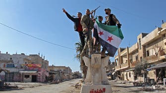 تركيا تحشد في إدلب.. وبوتين "لا يريد حرباً"