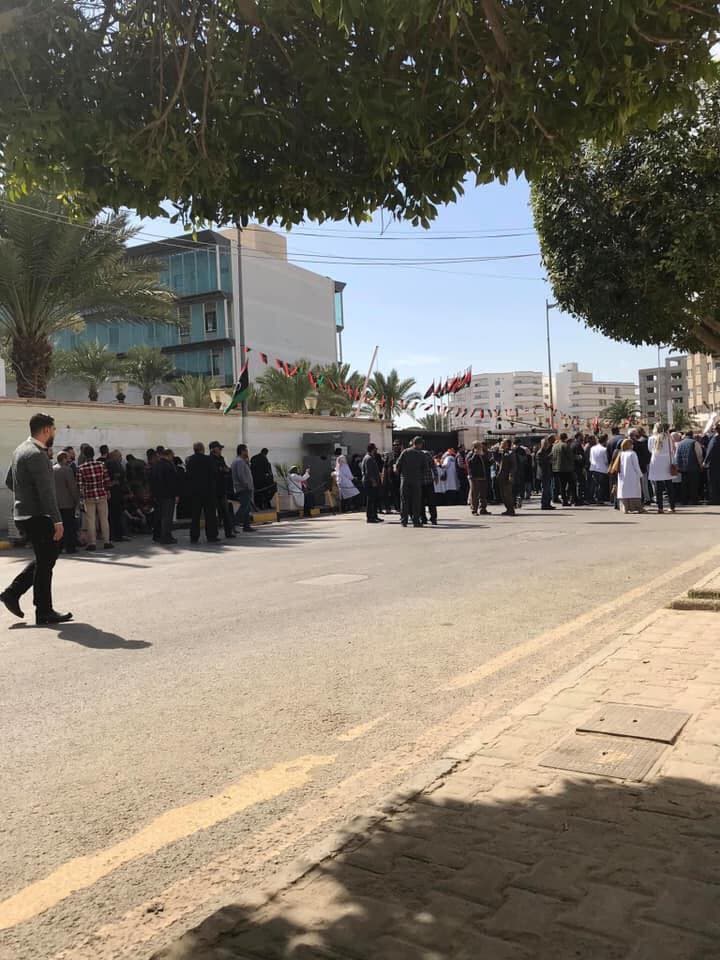 احتجاجات أمام وزارة المالية