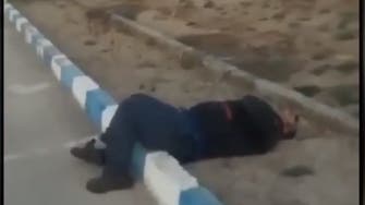 فيديو.. مشهد مروع لمصاب بكورونا في أحد شوارع إيران