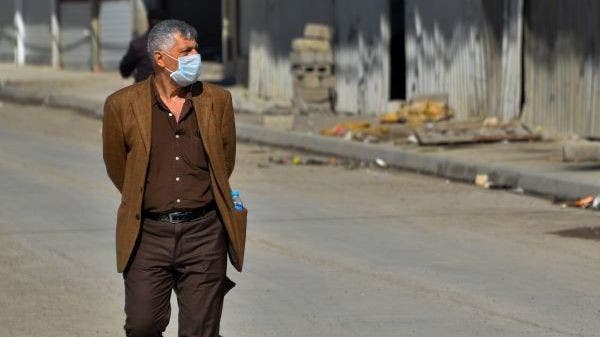 107 وفيات بكورونا.. إيران: إغلاق مدارس وحواجز بين المدن