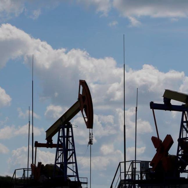 النفط الأميركي يفقد نصف قيمته بأسبوعين.. وبرنت يهوي 40%