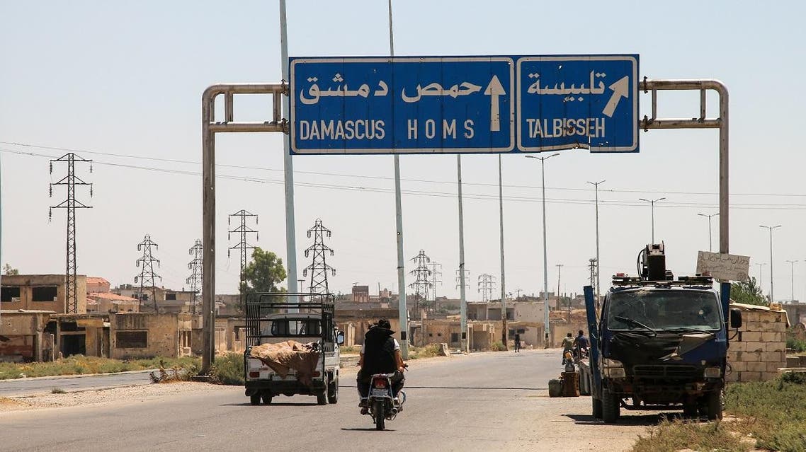 A picture taken on August 3, 2017 shows vehicles driving along the highway between the capital Damascus and the central city of Homs. (File photo: AFP)
