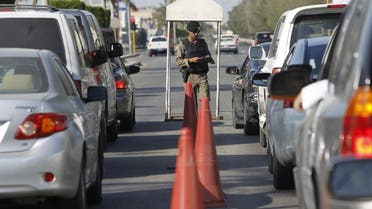 A Saudi police officer checks cars at a security checkpoint in Saudi Arabia's eastern Gulf coast town of Qatif November 25, 2011. (File photo: Reuters)