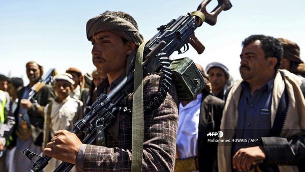 شاهد.. قذيفة حوثية تحول منزل مواطن إلى ركام