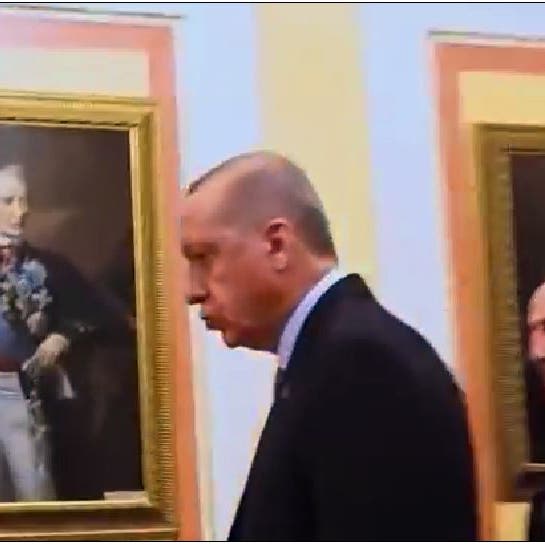 شاهد كم انتظر أردوغان وانتظر حتى سمح له بوتين بالدخول
