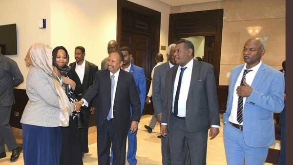 هتافات منددة بالإخوان لمتظاهرين بموقع محاولة اغتيال حمدوك