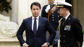 رئيس وزراء إيطاليا يعلن تعليق دوري كرة القدم في بلاده