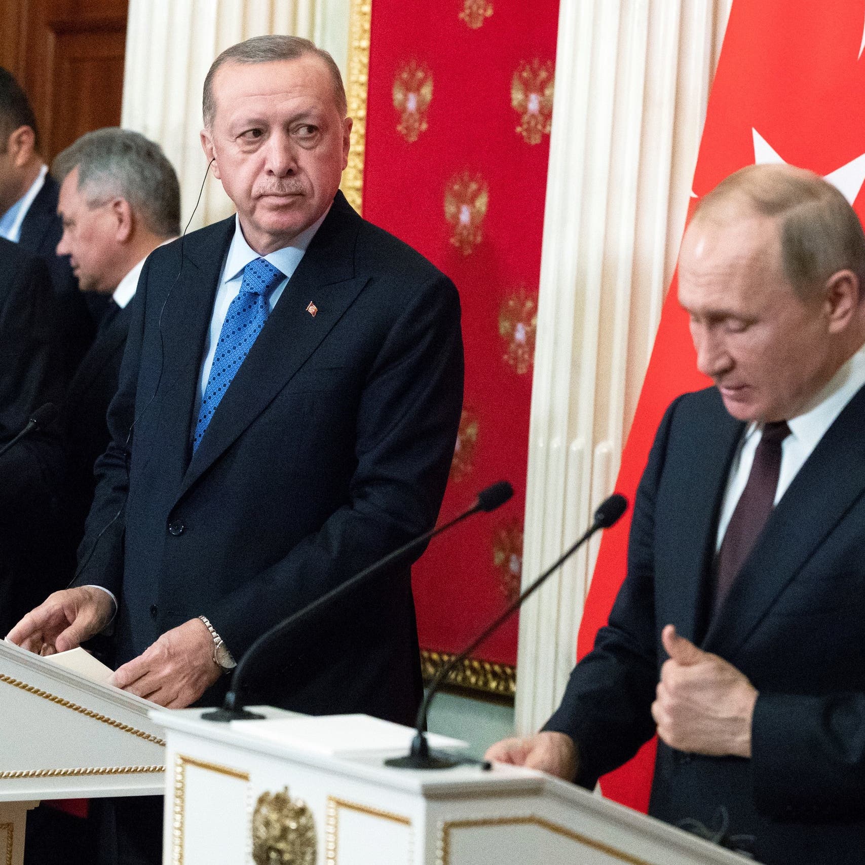 رسائل بوتين وفيديو أردوغان منتظراً أزعجته.. أوغلو مستاء