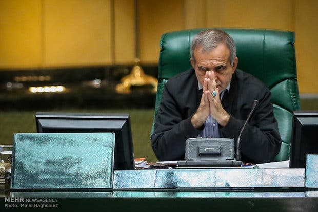 مسعود بزشكيان في البرلمان