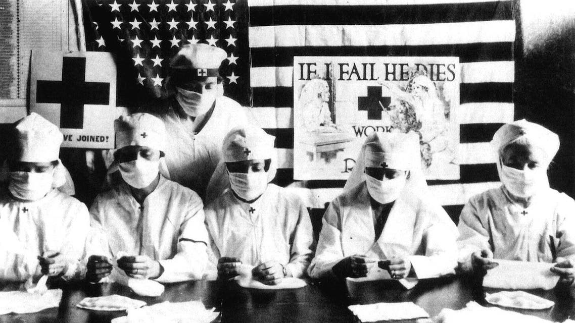 صورة لأحد الفرق الطبية المجندة لمواجهة الأنفلونزا الإسبانية بالولايات المتحدة الأميركية (1)