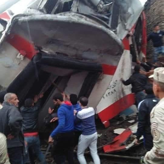 تصادم بين قطارين في القاهرة.. وإصابة 13 راكباً