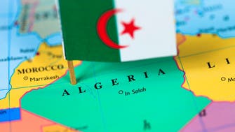 الجزائر تسجل أول وفاة بكورونا وتدعو لتأجيل السفر