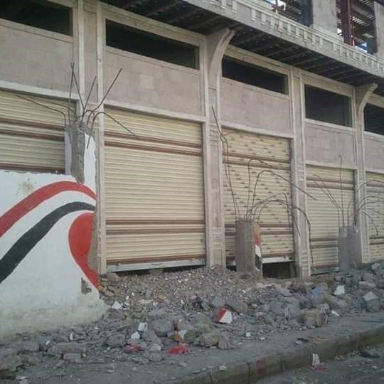 الحوثي يستولي على باحة مدرسة لبيعها بـ3 مليارات ريال يمني
