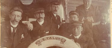 صورة لعدد من أفراد طاقم السفينة أس أس تالون