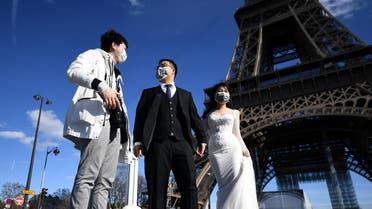 Tourists in front of Eiffel Tower coronavirus - AFP