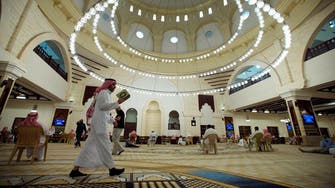 Saudi Arabia suspends prayers at mosques to stop spread of coronavirus