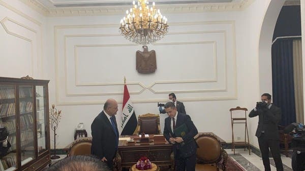 بعد تكليفه رسمياً.. الأحزاب العراقية تتفاعل بشأن الزرفي