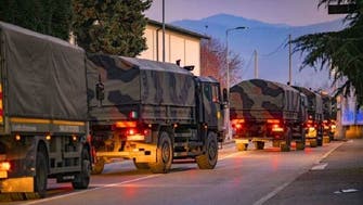 شاهد الجيش الإيطالي ينقل بالشاحنات جثث الضحايا لحرقها