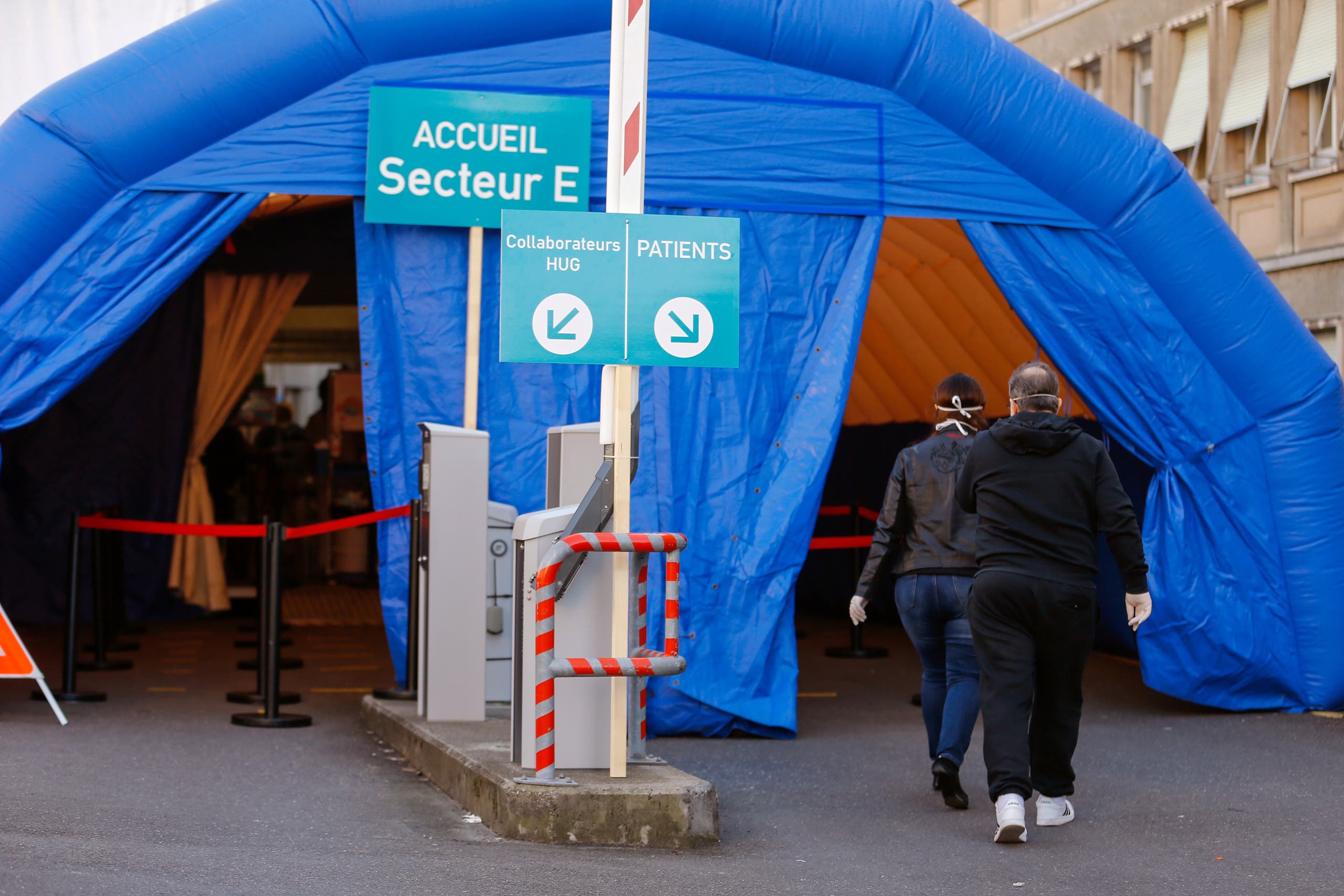 A medical screening tent for coronavirus testing is seen outside the University Hospital of Geneva (HUG), in Geneva, Switzerland March 17, 2020. (Reuters/Pierre Albouy)