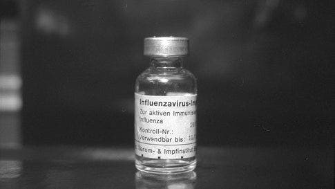 صورة لاحدى قوارير لقاح الأنفلونزا لعام 1968