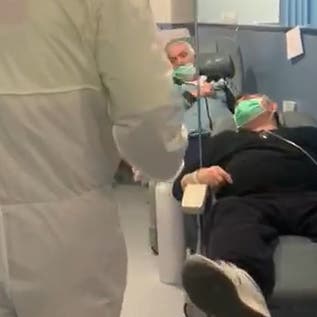 فيديو.. تكدس صادم للمصابين بكورونا بممرات مستشفى إسباني