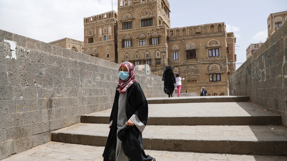 A girl wears a protective face mask amid fears of the spread of the coronavirus disease (COVID-19) in Sanaa, Yemen March 17, 2020. REUTERS/Khaled Abdullah