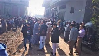 صور.. أهالي قرية مصرية يحتشدون لمنع دفن طبيبة توفيت بكورونا