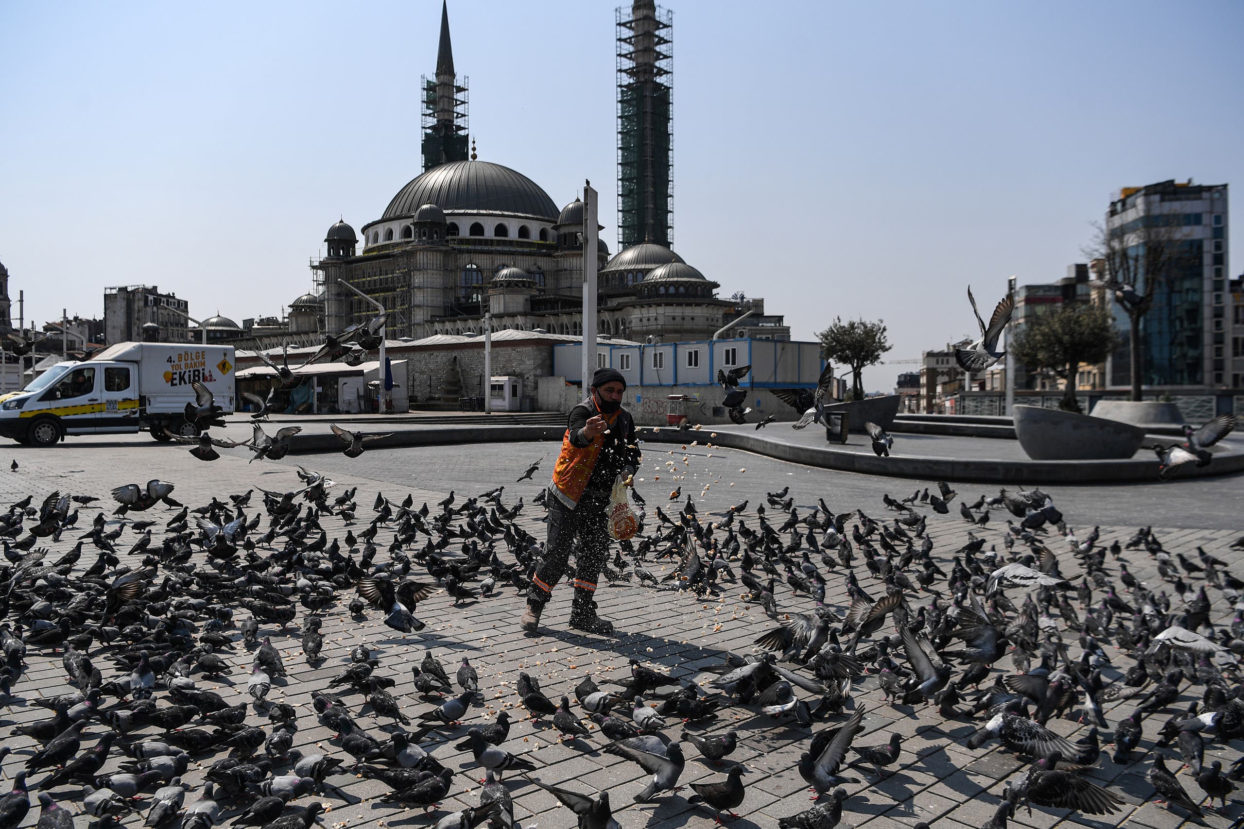 من ساحة تقسيم في تركيا (11 أبريل 2020- فرانس برس)