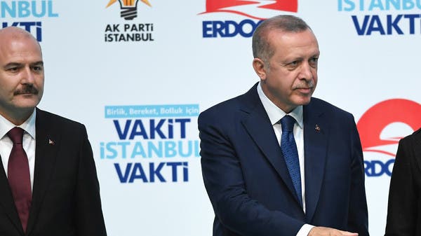 ليلة غريبة وفيديو أغرب.. هل لوى صهر أردوغان يد صويلو؟