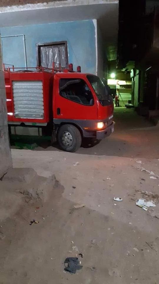 تعقيم الشوارع في منطقة سكن العائلة